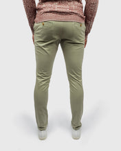 Load image into Gallery viewer, VINCENT & FRANKS S197558GD OLIVE STRETCH CHINOS