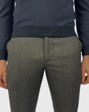 Load image into Gallery viewer, VINCENT & FRANKS S21701026/6C BRN CHECK SLIM TROUSER