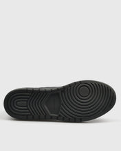 Load image into Gallery viewer, VINCENT & FRANKS VFW24XON BLACK CALF LEATHER SNEAKER