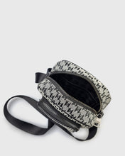 Load image into Gallery viewer, KARL LAGERFELD 805904-990 BLACK KL LOGO CROSSBODY BAG