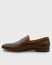 Load image into Gallery viewer, VINCENT & FRANKS EGDIRLA SO TAN LOAFER