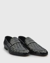 Load image into Gallery viewer, VINCENT & FRANKS VFS22-LO BLACK WOVEN PATENT LOAFER