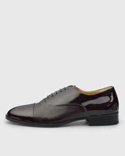 Load image into Gallery viewer, VINCENT & FRANKS VFS22 MAROON PATENT DERBY SHOE