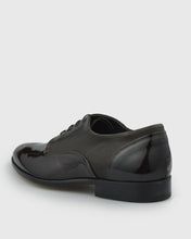 Load image into Gallery viewer, VINCENT & FRANKS VFS21 BROWN PATENT DERBY SHOE