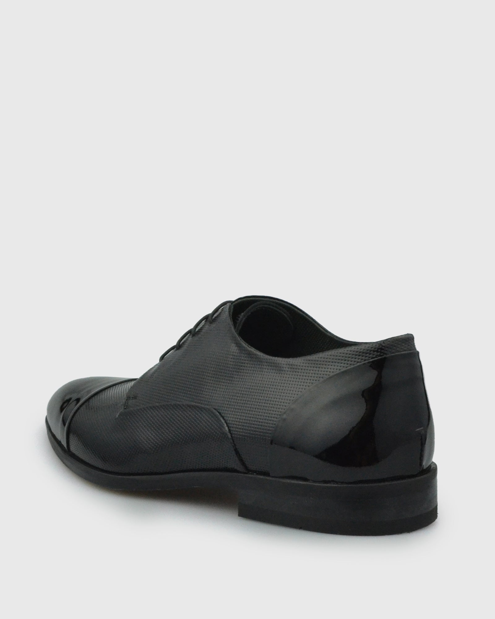 VINCENT & FRANKS VFS21 BLACK PATENT DERBY SHOE