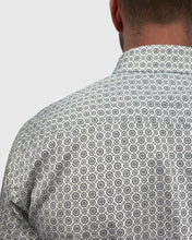 Load image into Gallery viewer, VINCENT & FRANKS S194S6720-0 DARK NAVY MEDALLION PRINT SLIM SC SHIRT