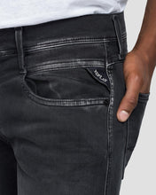 Load image into Gallery viewer, REPLAY M91466106B009 BLACK ANBASS HYPERFLEX JEANS