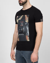 Load image into Gallery viewer, REPLAY M37312660 DIGITAL PRINT BLACK CREW T-SHIRT