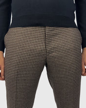 Load image into Gallery viewer, VINCENT &amp; FRANKS S217020058CVF BRN CHECK SLIM TROUSER
