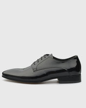 Load image into Gallery viewer, VINCENT &amp; FRANKS VFS25LA BLACK PATENT DERBY SHOE

