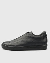 Load image into Gallery viewer, VINCENT &amp; FRANKS W26VF-BRACE OSTRICH BLACK SNEAKER
