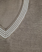 Load image into Gallery viewer, VINCENT &amp; FRANKS S023VF SS TAUPE KNITED V-NECK
