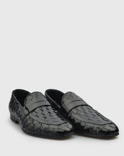 Load image into Gallery viewer, VINCENT &amp; FRANKS VFS22-LO BLACK WOVEN PATENT LOAFER
