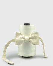 Load image into Gallery viewer, FRANCESCO TOME TYOFT-29 SELF TIE JACQUARD IVORY SILK BOW
