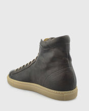 Load image into Gallery viewer, VINCENT &amp; FRANKS VFW23 BROWN HIGH-TOP LEATHER SNEAKER
