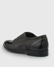 Load image into Gallery viewer, VINCENT &amp; FRANKS VFS21 BROWN PATENT DERBY SHOE
