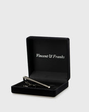 Load image into Gallery viewer, VINCENT &amp; FRANKS VF131.07 GUN-ROD TIE BAR
