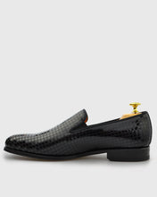 Load image into Gallery viewer, L&#39;STONY 10855 LO PATENT BLACK LOAFER
