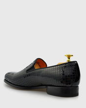 Load image into Gallery viewer, L&#39;STONY 10855 LO PATENT BLACK LOAFER
