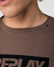 Load image into Gallery viewer, REPLAY M3882.2262G  BROWN CREW T-SHIRT
