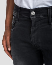 Load image into Gallery viewer, REPLAY M91466106B009 BLACK ANBASS HYPERFLEX JEANS
