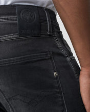 Load image into Gallery viewer, REPLAY M91466106B009 BLACK ANBASS HYPERFLEX JEANS
