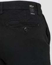 Load image into Gallery viewer, REPLAY R83669627L BLACK ZEUMAR CHINOS
