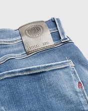 Load image into Gallery viewer, REPLAY M914661555010 INDIGO ANBASS HYPERFLEX JEANS
