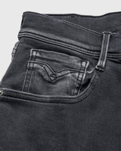 Load image into Gallery viewer, REPLAY M91466154B004 BLACK ANBASS HYPERFLEX JEANS
